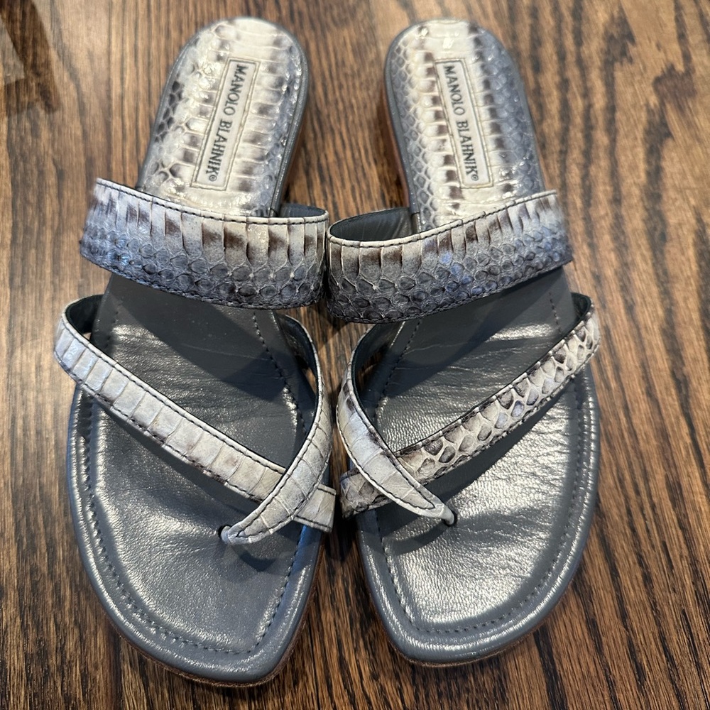Susara Manolo Blahnik Flat Sandals Size 37